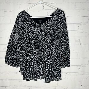Piano small black &‎ white top